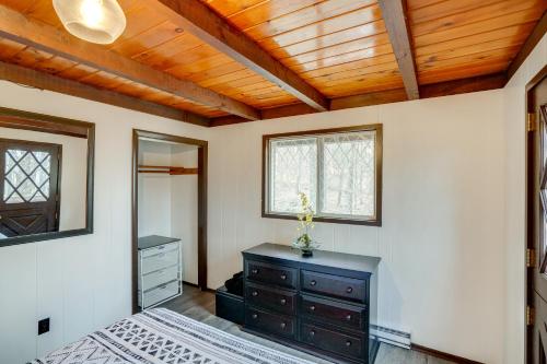 Hunter Mountain Home with Game Room 1 Mi to Skiing! in Hunter, USA