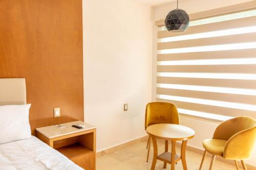 Hotel 5 Inn Select in Rancho de la Cruz, Mexico