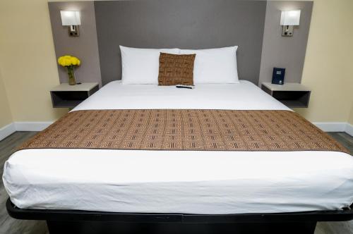 Silver Surf Motel Room Type - Standard King Room