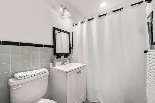 Coastal Charm + Modern Comfort Delray! in Delray Beach, USA