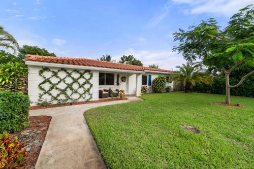 Coastal Charm + Modern Comfort Delray! in Delray Beach, USA