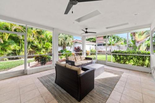 Coastal Charm + Modern Comfort Delray! in Delray Beach, USA