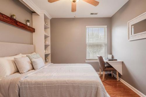 Hot Tub Hideaway 3 BR - image 12