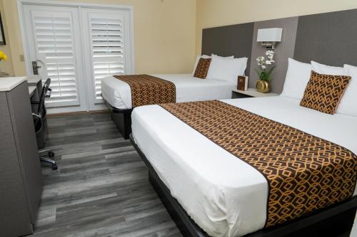 Silver Surf Motel - image 7