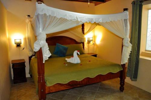 The Still Beach Resort-Room 5 in โซเฟรียร์
