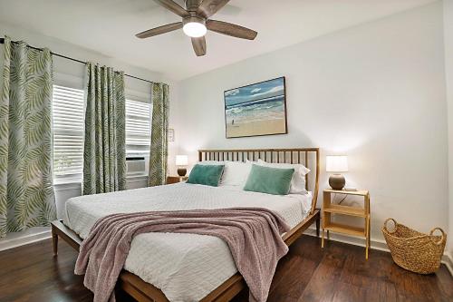 Steps to Beach & Downtown! Cozy Beach Bungalow #4 in Lake Worth, USA