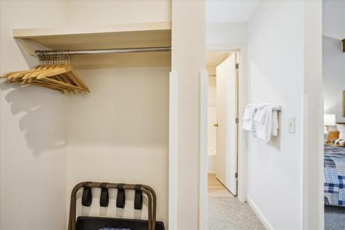 Cedarbrook Two Queen Bed Standard Hotel Room with outdoor heated pool 104 in Killington, USA