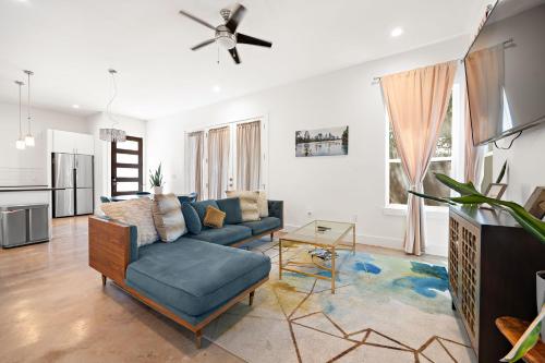 Beautiful 3BR Home 10 Minutes to Downtown by Barclé in Austin, USA