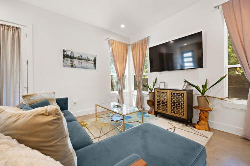 Beautiful 3BR Home 10 Minutes to Downtown by Barclé in Austin, USA