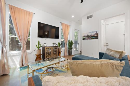 Beautiful 3BR Home 10 Minutes to Downtown by Barclé in Austin, USA