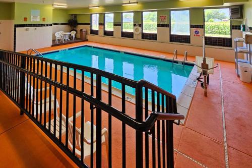 Quality Inn & Suites near St Louis and I-255 - image 14