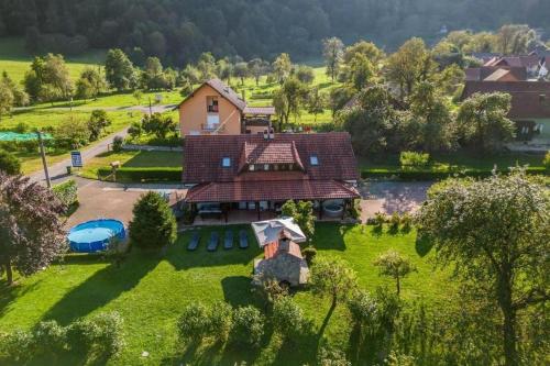 Family friendly house with a swimming pool Blazevci, Gorski kotar - 21038 - Location saisonnière - Vrbovsko