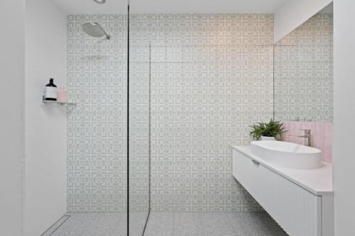 Rose Bay Riverfront - Dreamy Luxury by the Water