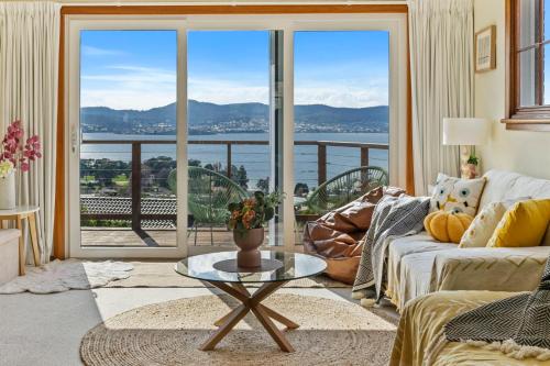 Panorama Magic - A Sandy Bay Family Escape