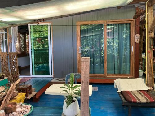 Gumm Lonely Club in Ao Phrao