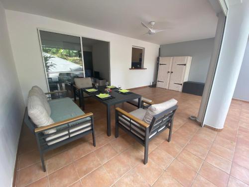 Appartement Les Trois-Ilets, 2 pièces, 4 personnes - FR-1-765-1