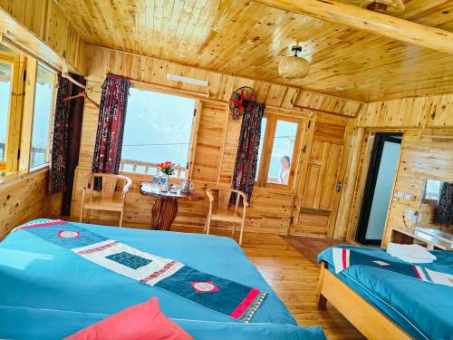 room detail thumbnail 1