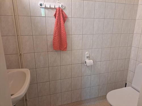 Fürdőszoba, Huoneisto Neristan Kokkola in Kokkola