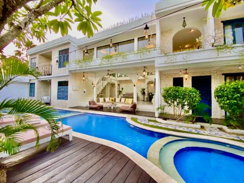 Villa Tyche Luxury 4BR Near Beach