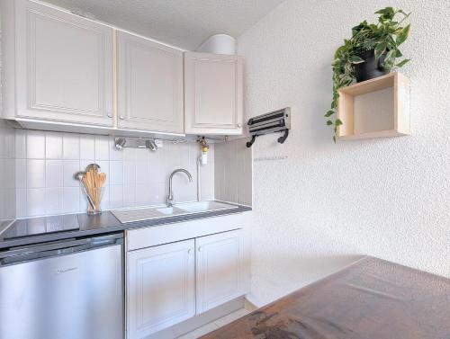 Kitchen, Appartement au CALME + parking near A la Table de Geraldine