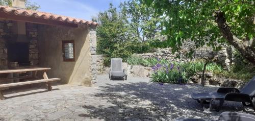 Gîte L'ESCOUSSOU, 4 ch, 130m2, au calme, piscine chauffée, sud Ardèche