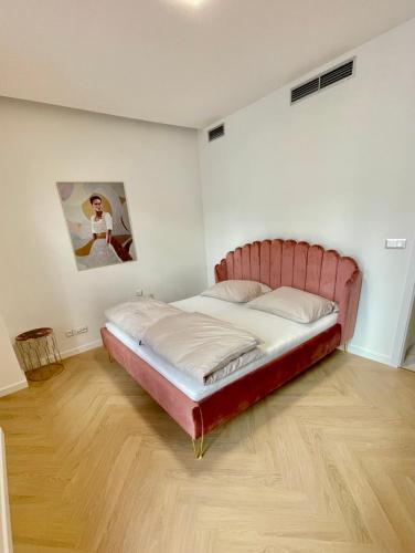 Stylish 3 bedroom apartment in the hearth of city center with history, Bratislava (fotografie 10)