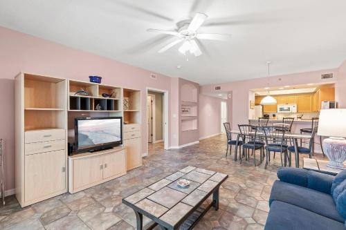 Oceanwalk 2-303 in New Smyrna Beach, USA