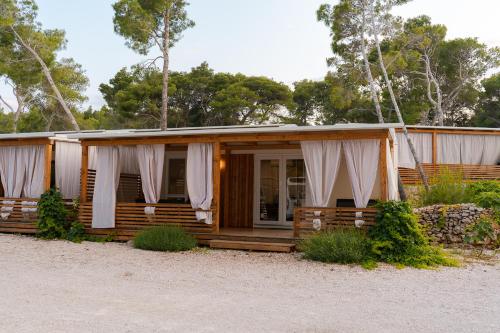 2 bedrooms, 4 beds