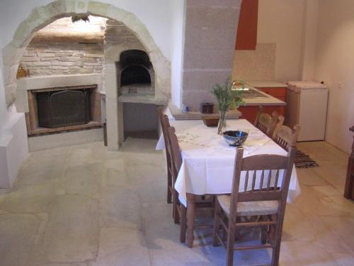 Kitchen, Patriko Traditional Stone Houses in Fres