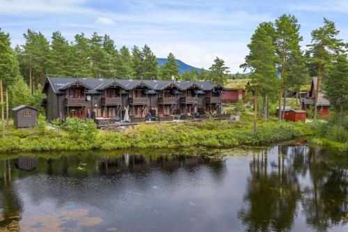 Cozy cabin with great view and immediate proximity to the ski resort and swimming area in Vradal