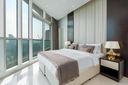 Lux BnB Upper Crest Tower I Skyline Views, Dubai (photo 3)