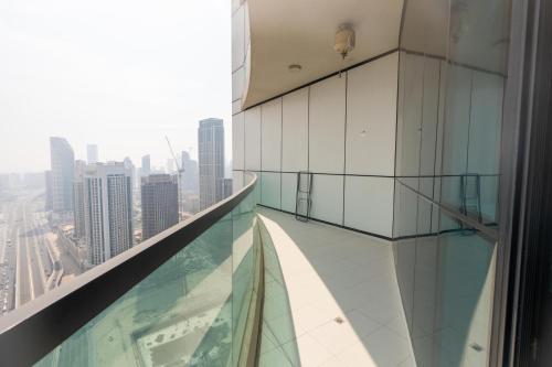 Lux BnB Upper Crest Tower I Skyline Views, Dubai (photo 6)