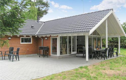 Awesome Home In Kpingsvik With 6 Bedrooms, Sauna And Wifi