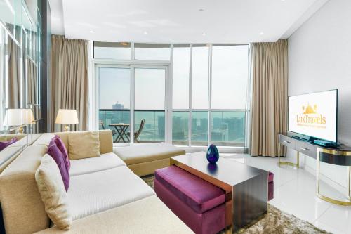 Lux BnB Upper Crest Tower I Skyline Views, Dubai (photo 4)