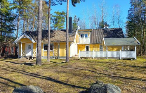 Lovely Home In Kpingsvik With Wifi