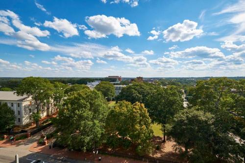 UGA Penthouse Downtown Athens Walk To Stadium