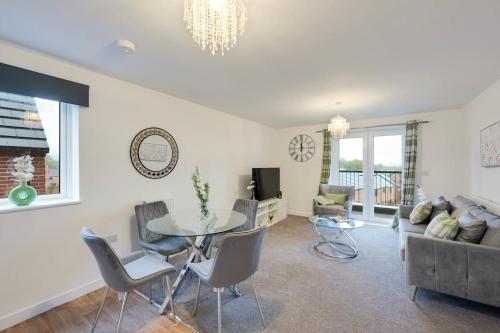Fortified Two Bedroom Home - Bristol in Hengrove and Whitchurch Park