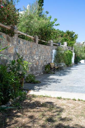 Almiriki Serifos - image 11