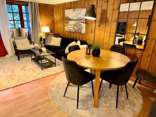 Cozy cabin with great view and immediate proximity to the ski resort and swimming area in Vradal