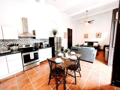 65 Fortaleza 1 - N Colonial Apt W/ Balconies & Views