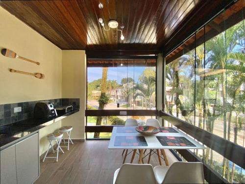 FLAT COM VARANDA E SERVIÇOS NO RIVIERA GREEN (FLAT COM VARANDA E SERVICOS NO RIVIERA GREEN) in เบอร์ติโอก้า