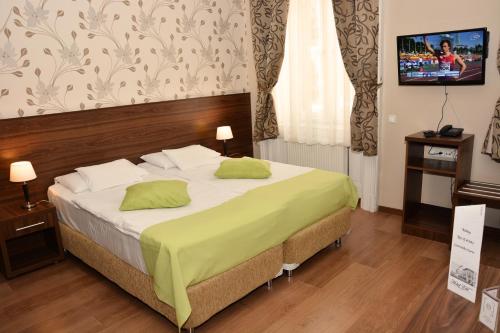 Elit , Pension in Budapest