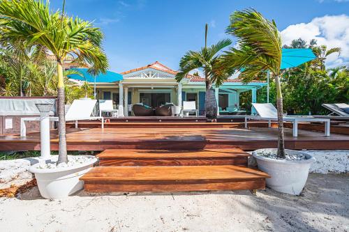 Villa de 3 chambres a Saint Francois a 10 m de la plage avec vue sur la mer piscine privee et jacuzzi - Location, gîte - Saint François