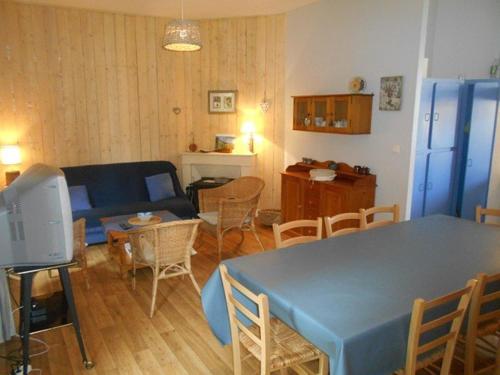 . Appartement 5 pièces, 9 pers, balcon sud, proche centre et télécabine, options confort. - FR-1-401-96