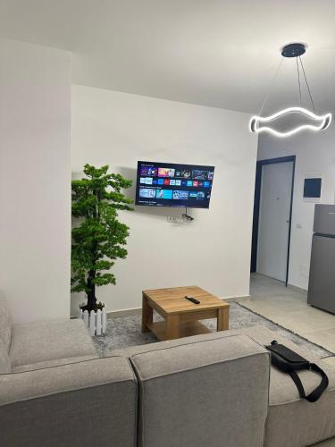 One-Bedroom Apartment image 5