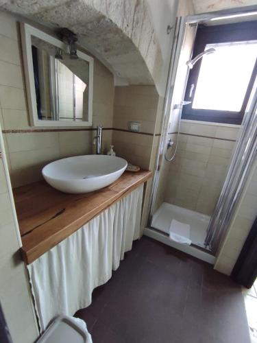 Fürdőszoba, Trullo Civico 25, Cummersa Civico 23 in Alberobello