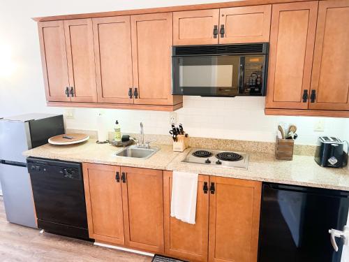 Cozy Mountain View Condo - image 2