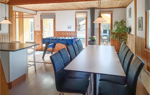 Stunning Home In Kpingsvik With 5 Bedrooms, Sauna And Outdoor Swimming Pool in Kopingsvik