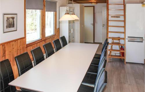 Stunning Home In Kpingsvik With 5 Bedrooms, Sauna And Outdoor Swimming Pool in Kopingsvik