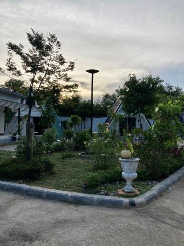 Garden, ViewThara Resort near Dok Krai Reservoir